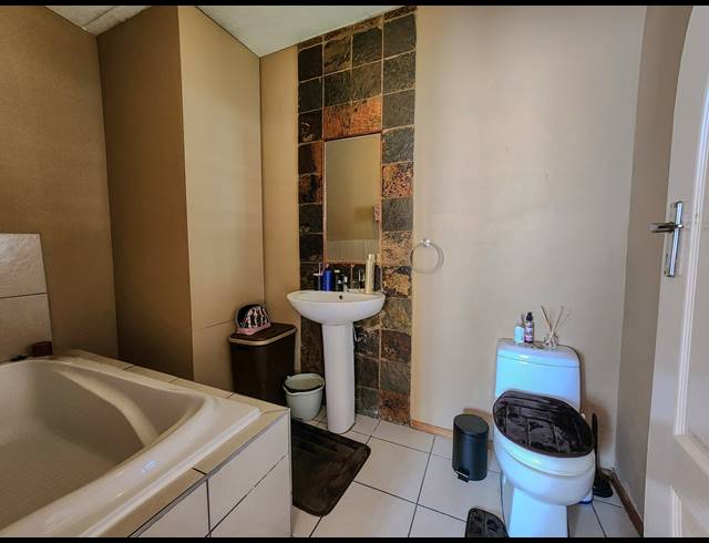2 BEDROOM APARTMENT FOR SALE IN HONEYDEW GROVE